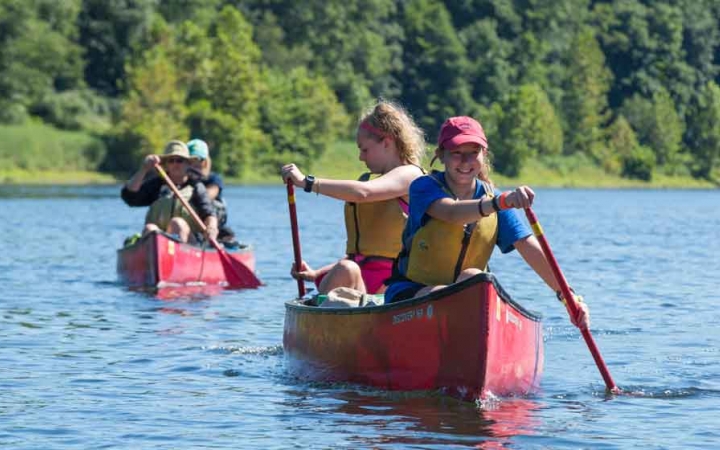 girls canoeing camp in philadelphia 